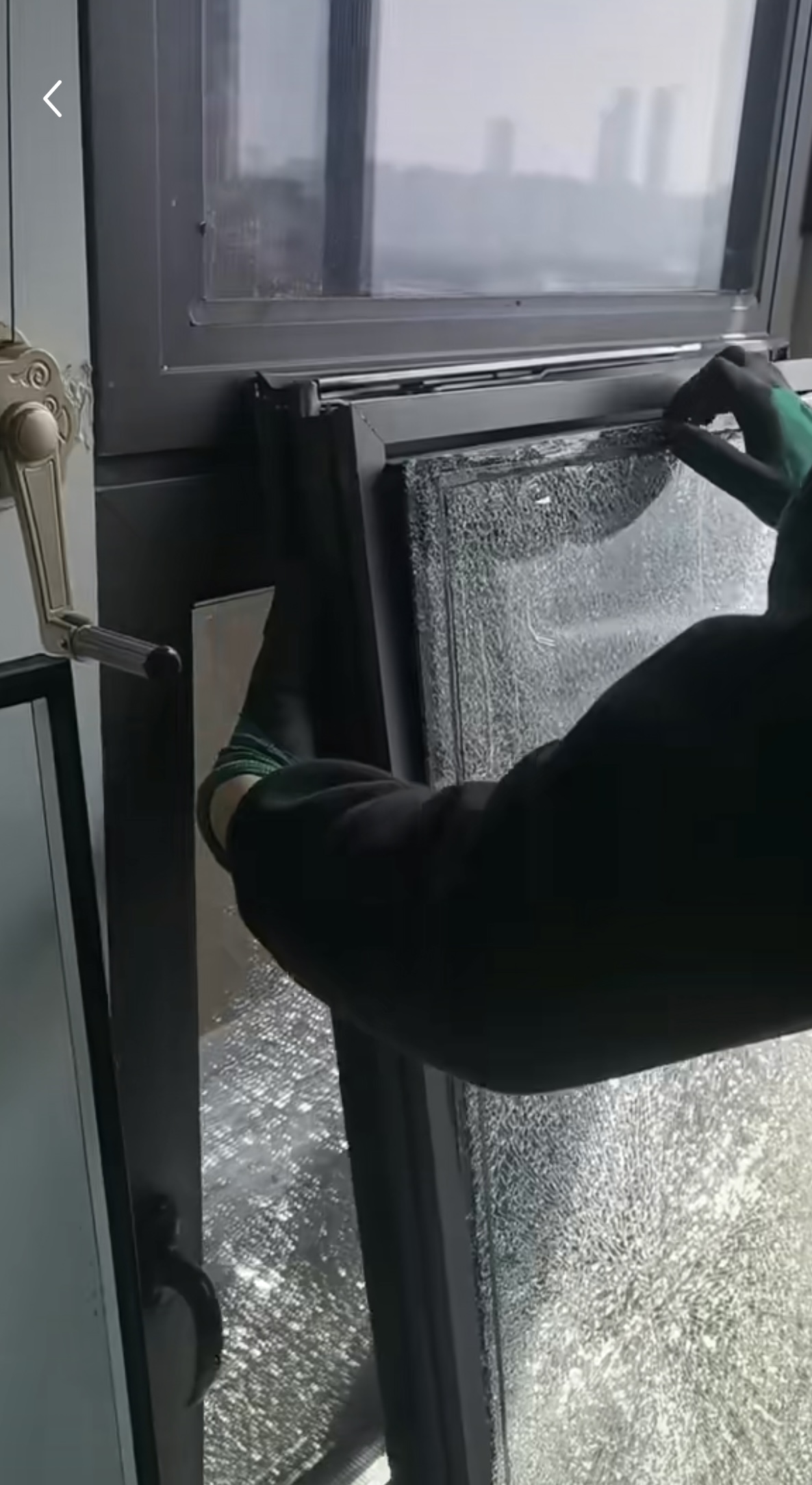 Как заменить алюминиевое оконное стекло?