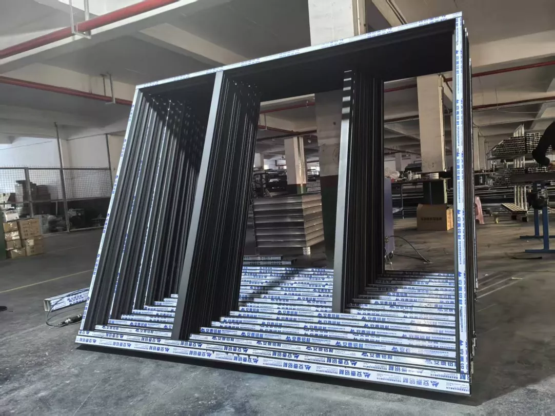 Aluminium Tilt and Turn Casement Windows